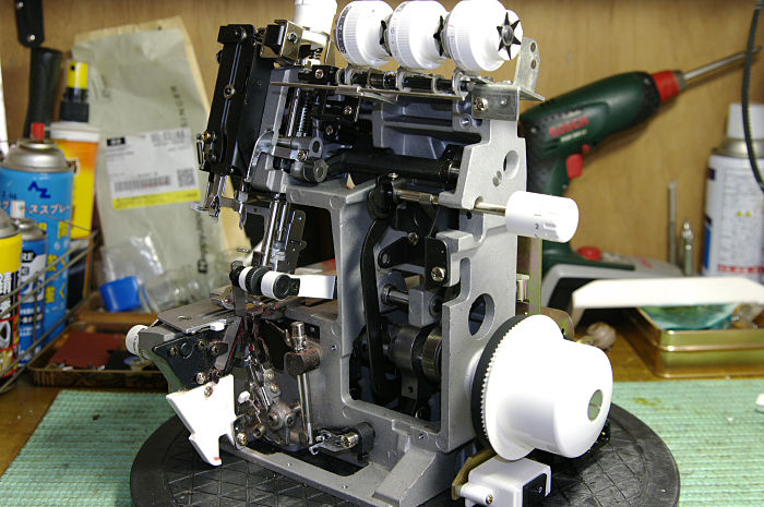 JUKI MO-333 3本糸ロックミシン 軸の固着 | ミシンとでんしゃ