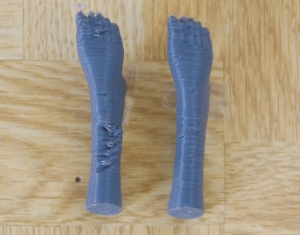 フィギュアの足の前面：Aligned（左）とRandom（右）