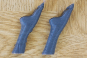 フィギュアの足の側面：Aligned（左）とRandom（右）