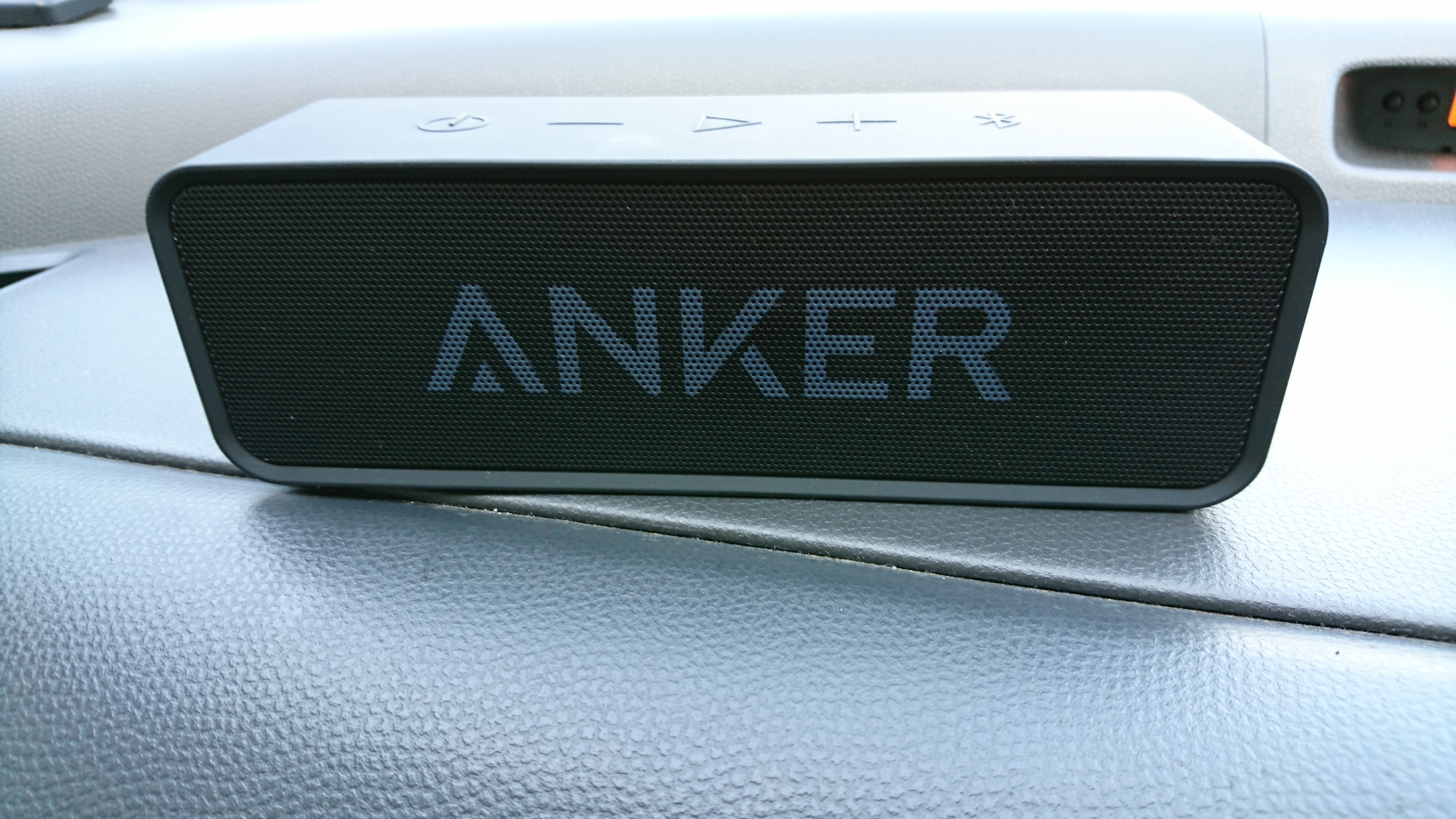 車に置くスピーカーを買ってみた Anker Soundcore 車載用スピーカー